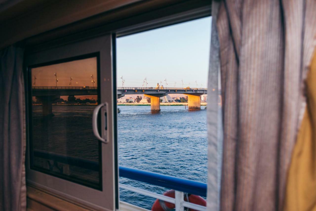 Hotel Ship Queen Isis Elminya Ελ Μίνια Εξωτερικό φωτογραφία