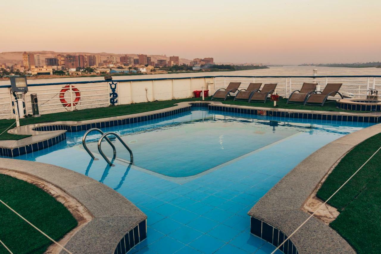 Hotel Ship Queen Isis Elminya Ελ Μίνια Εξωτερικό φωτογραφία