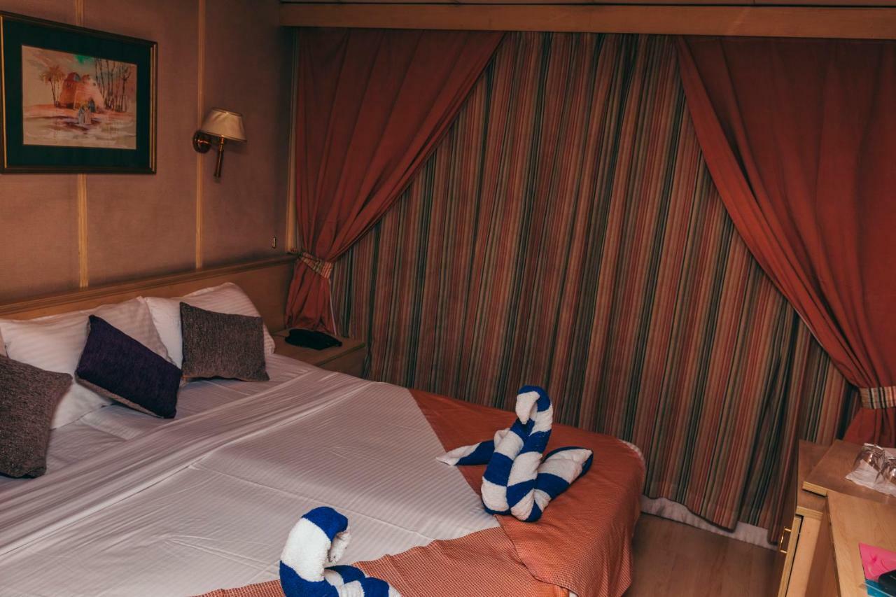 Hotel Ship Queen Isis Elminya Ελ Μίνια Εξωτερικό φωτογραφία