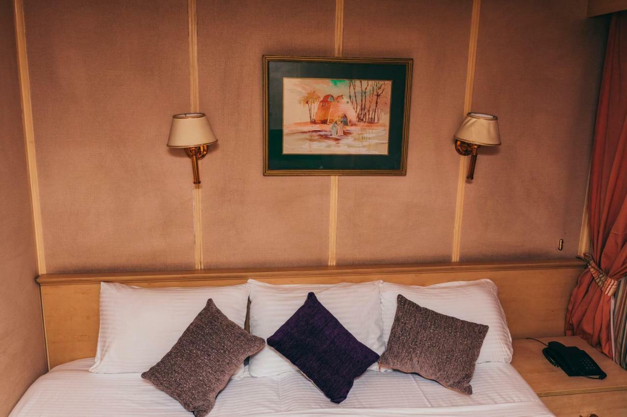 Hotel Ship Queen Isis Elminya Ελ Μίνια Εξωτερικό φωτογραφία