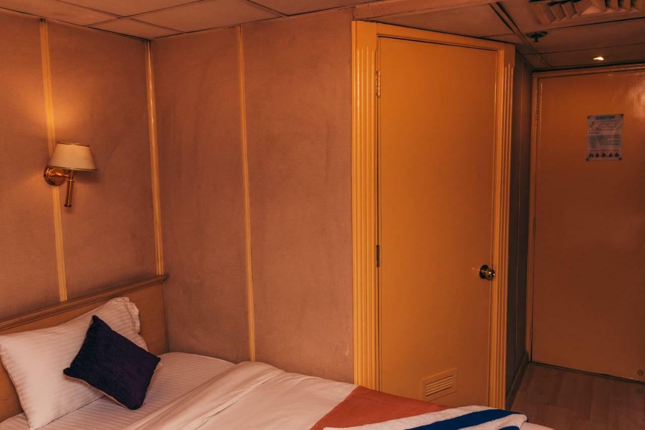 Hotel Ship Queen Isis Elminya Ελ Μίνια Εξωτερικό φωτογραφία