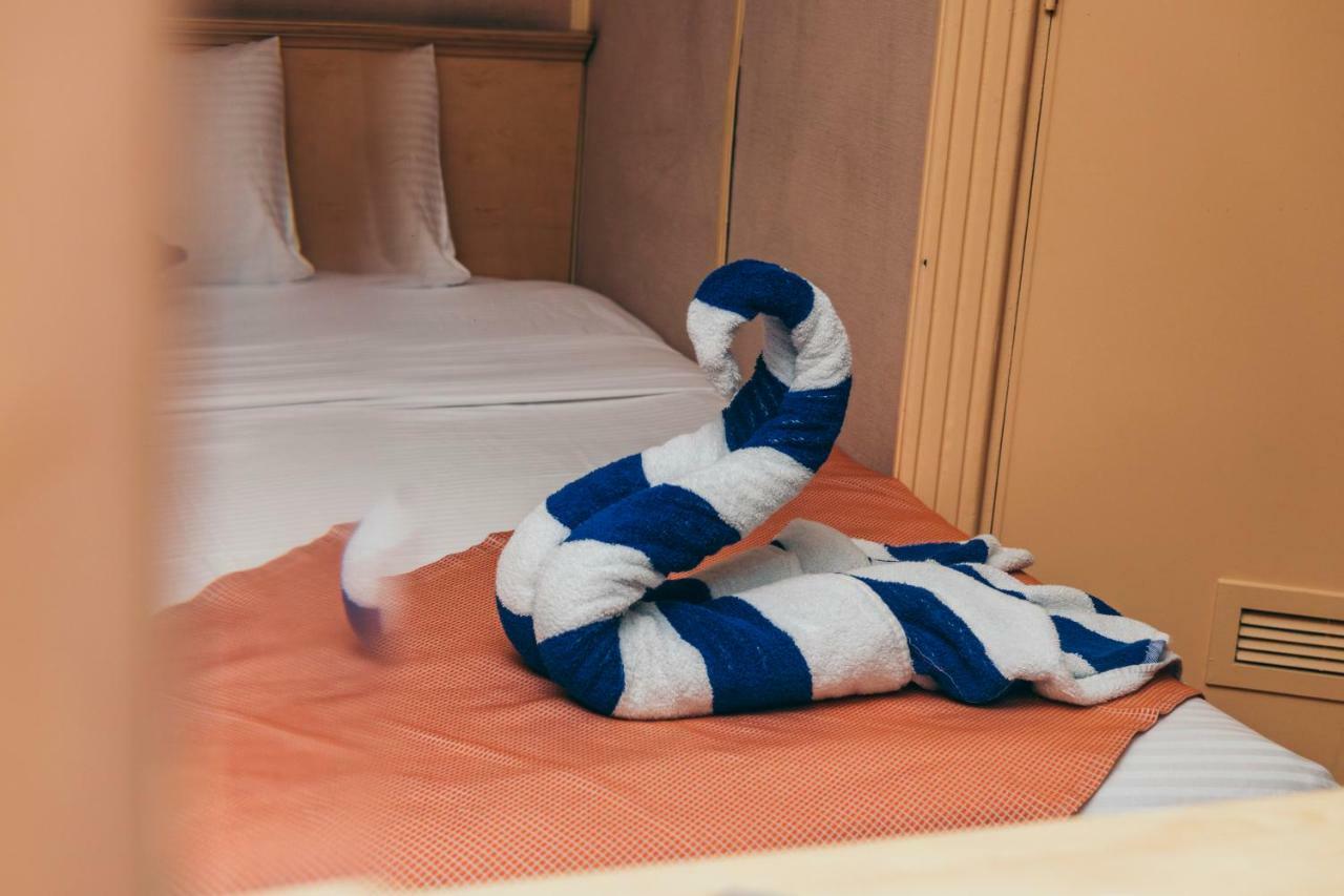 Hotel Ship Queen Isis Elminya Ελ Μίνια Εξωτερικό φωτογραφία